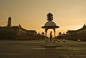 Vijay Chowk (Plaza de la Victoria) en Rajpath, con Secretariat Buildings en el fondo, lugar de la ceremonia de Beat Retreat