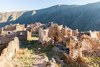 Vista de algunas de las ruinas desde la parte más alta.