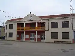 Casa de la Cultura, o casa del pueblo.