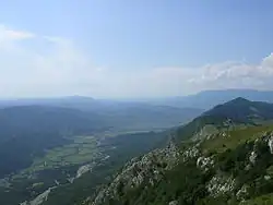El valle Superior de Vipava visto desde la meseta de Nanos