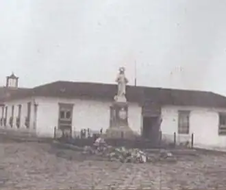 Virgen de las Misericordias luego de su colocación en la plazuela San Ignacio del Seminario, actualmente lugar que ocupa La Basílica.