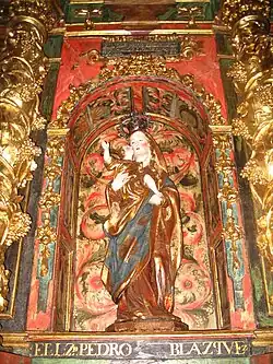 Virgen del Rosario en el retablo de su nombre tras la restauración