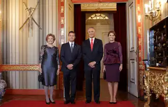 El presidente Enrique Peña Nieto junto con el presidente Aníbal Cavaco Silva (y sus esposas) en Lisboa, Portugal; junio de 2014.