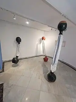 Vista de la exposición. Los sueños no se cuentan cuando estamos comiendo