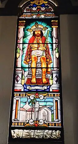 Vitral del Santo Ecce Homo con la versión actual del Santuario (1967-presente) y la frase: ''1717-2017 Trescientos años de la entronización de la imagen del Santo Ecce Homo, patrono de Popayán, en el Santuario de Belén''