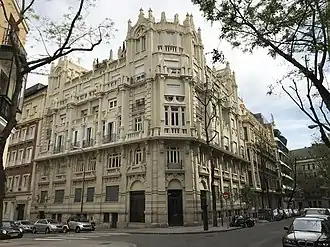 Viviendas del Duque de Tovar, en el n.º 6.