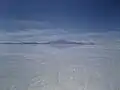 Vista del Volcán Tunupa desde el Salar de Uyuni