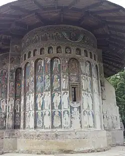 Imagen exterior del altar.