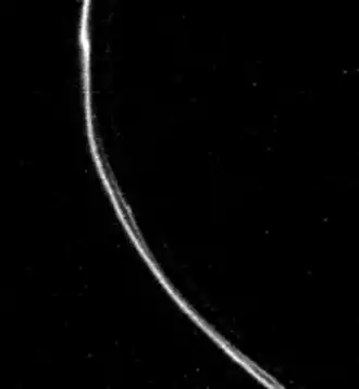 Imagen de Voyager 1 del estrecho, retorcido y trenzado anillo F de Saturno.