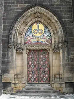 Portal izquierdo (α)