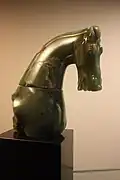 Escultura de cabeza y torso de un caballo, Dinastía Han.