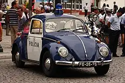Antigua patrulla Volkswagen Beetle (1979).