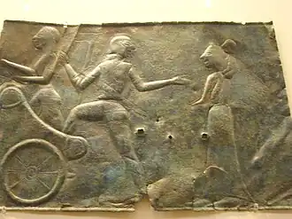 Placa de bronce amartillada. Escena de partida de un guerrero (quizá Anfiarao). Taller de Jonia (Asia Menor) (580 a. C.)