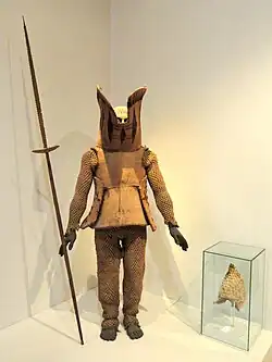 Equipamiento de un guerrero de Nauru (1891), exhibido en el Staatlichen Museums für Völkerkunde