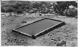 Abrevadero en una reserva de nativos estadounidenses (foto de 1950)