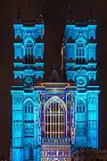 Luces de colores proyectadas sobre la Abadía de Westminster par el festival Lumière
