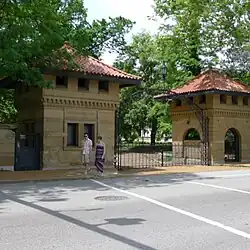 Puertas de Westmoreland Place, San Luis