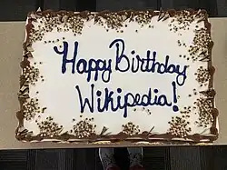Pastel por los 18 años de Wikipedia en Chicago con mensaje en inglés