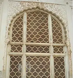 Jali de mármol perforado