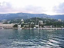 Vista del puerto de Yalta.
