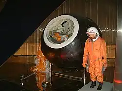Cápsula y traje con los que Yuri Gagarin realizó el primer vuelo espacial tripulado por un humano (Vostok 1, 12 de abril de 1961).