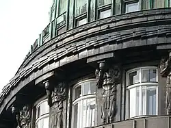 Figuras atlantes (1905), Casa Zacherl, Viena (arquitecto Jože Plečnik).