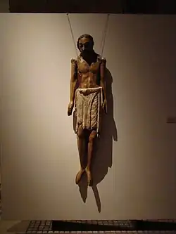 Cristo del siglo XIII, modificado y articulado en el siglo XVI, procedente de la iglesia de la Trinidad (Toro).