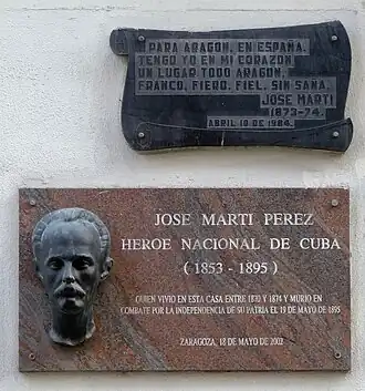 Placa en la casa donde vivió J. Martí, en Zaragoza.
