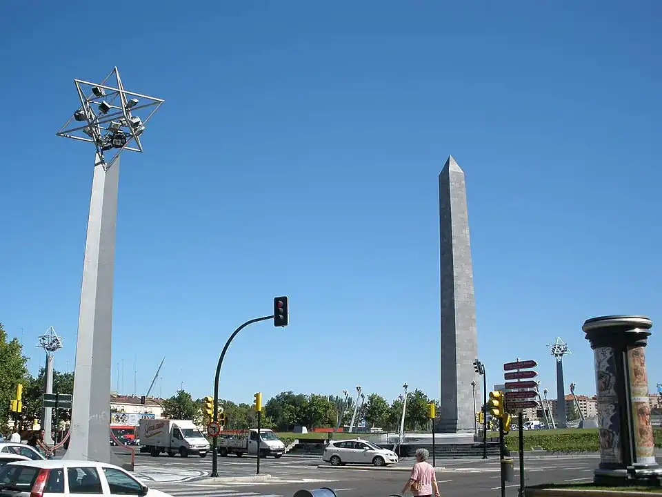 Uno de los octaedros estrellados de la Plaza de Europa, Zaragoza