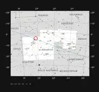 En este mapa se muestran las estrellas que podemos ver a simple vista en una noche oscura y despejada en la extensa constelación de Acuario (El aguador). Se ha marcado la posición de la estrella enana ultrafría TRAPPIST-1, débil y muy roja. Aunque está relativamente cerca del Sol es muy débil y no es visible con telescopios pequeños.