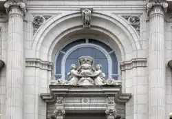 Detalle de la fachada del Centro Asturiano.